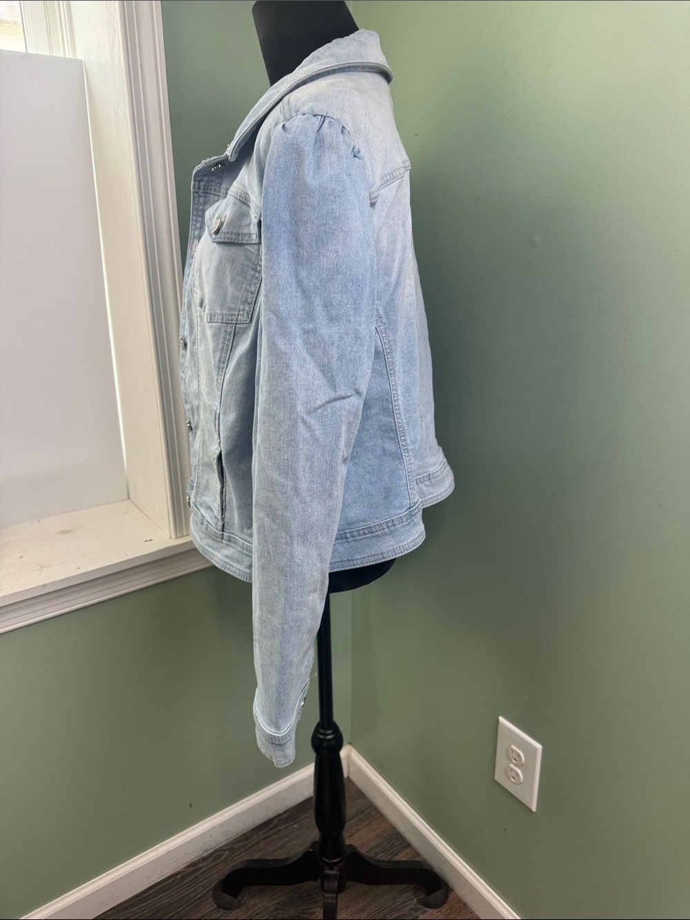 White House Black Market Light Wash Denim Jean Jacket XL - Picture 4 of 8